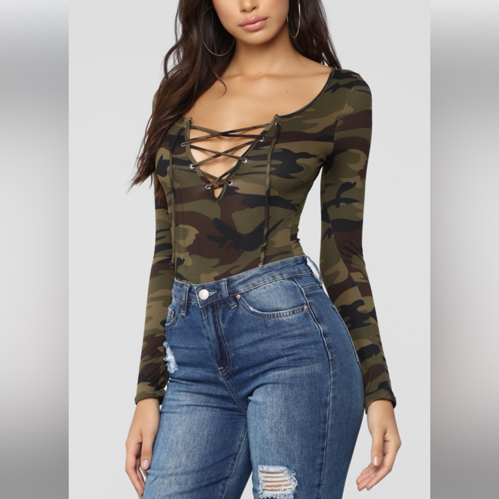 Fashion Nova long sleeve camo lace up bodysuit